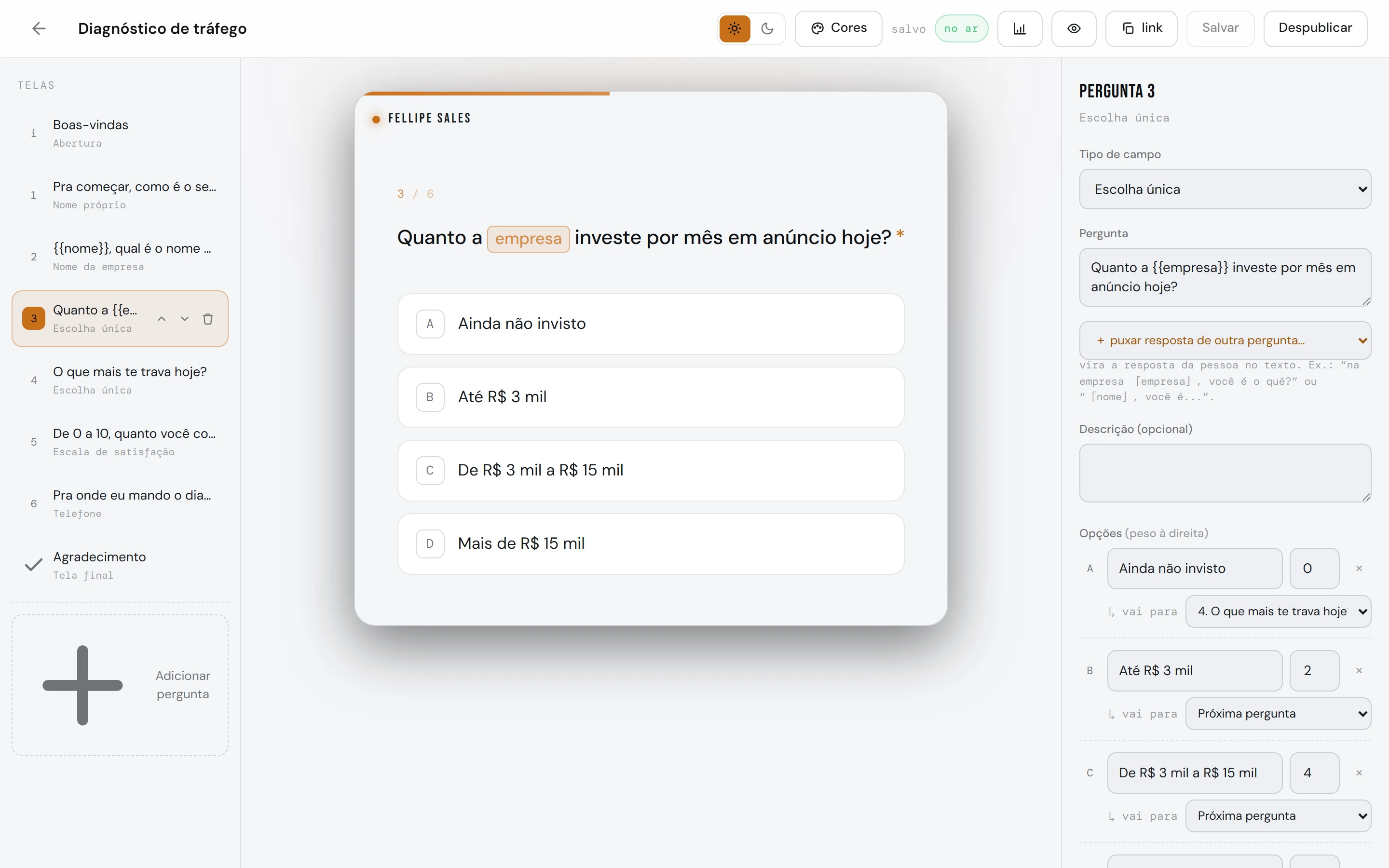 Construtor visual de três colunas com lista de telas, prévia ao vivo e inspetor da pergunta